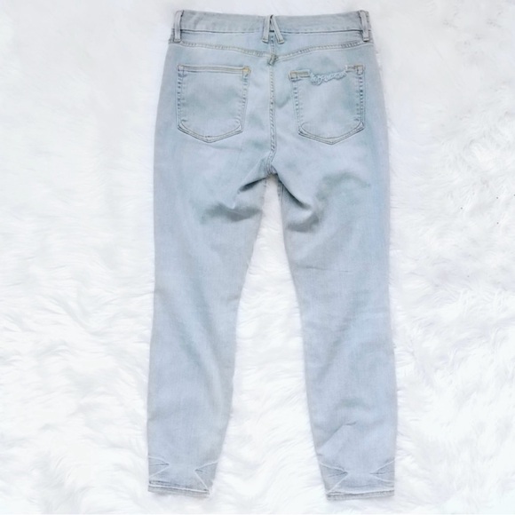 Good American Good Legs High Rise Lightly Distressed Crop Jeans Size 26/2. - Picture 3 of 9